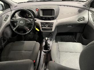 Nissan Almera Almera Tino (V10M) MPV 1.8 16V (QG18DE) [85kW]  (12-2002/02-2006) picture 10