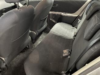 Toyota Yaris Yaris II (P9) Hatchback 1.3 16V VVT-i (2SZFE) [64kW]  (08-2005/11-2010=
) picture 12