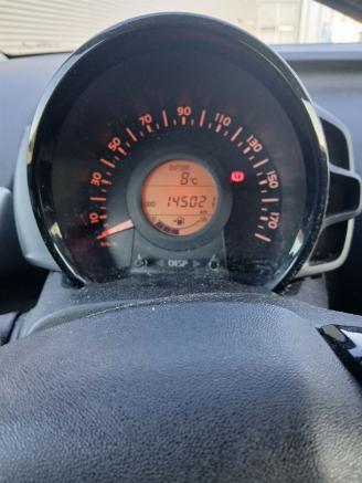 Peugeot 108 108 Hatchback 1.0 12V (1KRFE(CFB)) [51kW]  (05-2014/...) picture 2