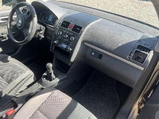 Volkswagen Touran Touran (1T3) MPV 1.2 TSI (CBZB) [77kW]  (05-2010/08-2015) picture 11