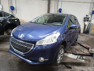 Damaged car Peugeot 208 208 I (CA/CC/CK/CL) Hatchback 1.2 Vti 12V PureTech 82 (EB2F(HMZ)) [60k=
W]  (03-2012/12-2019) 2013/12