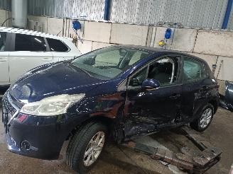Vrakbiler auto Peugeot 208 208 I (CA/CC/CK/CL) Hatchback 1.0 Vti 12V PureTech (EB0(ZMZ)) [50kW]  =
(03-2012/12-2019) 2013/6