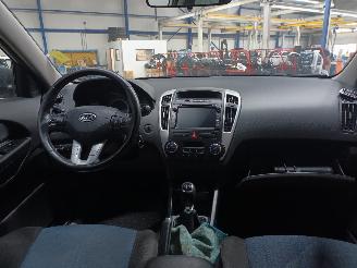 Kia Cee d Cee'd Sporty Wagon (EDF) Combi 1.6 CVVT 16V (G4FC4I) [93kW]  (09-2007/=
12-2012) picture 5