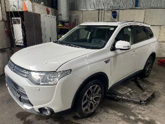 Vrakbiler auto Mitsubishi Outlander Outlander (GF/GG) SUV 2.0 16V PHEV 4x4 (Y61) [147kW]  (09-2017/12-2021=
) 2015/10
