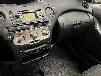 Toyota Yaris Yaris (P1) Hatchback 1.3 16V VVT-i (2SZFE) [64kW]  (04-2002/09-2005) picture 19