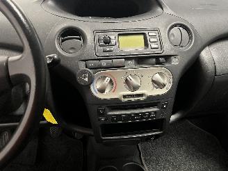 Toyota Yaris Yaris (P1) Hatchback 1.3 16V VVT-i (2SZFE) [64kW]  (04-2002/09-2005) picture 20
