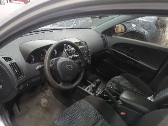 Kia Cee d Cee'd Sporty Wagon (EDF) Combi 1.4 16V (G4FA) [80kW]  (09-2007/12-2012=
) picture 5