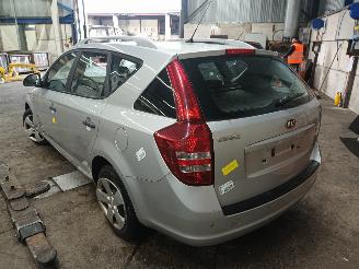 Kia Cee d Cee'd Sporty Wagon (EDF) Combi 1.4 16V (G4FA) [80kW]  (09-2007/12-2012=
) picture 4
