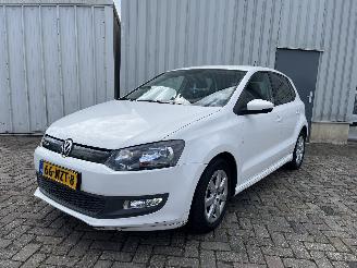 uszkodzony samochody osobowe Volkswagen Polo Polo V (6R) Hatchback 1.2 TDI 12V BlueMotion (CFWA(Euro 5)) [55kW]  (1=
0-2009/05-2014) 2011/1