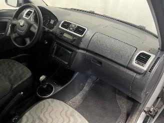 Skoda Fabia Fabia II (5J) Hatchback 5-drs 1.2i 12V (CHTA) [51kW]  (01-2007/12-2014=
) picture 8