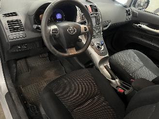 Toyota Auris Auris (E15) Hatchback 1.8 16V HSD Full Hybrid (2ZRFXE) [100kW]  (09-20=
10/09-2012) picture 20