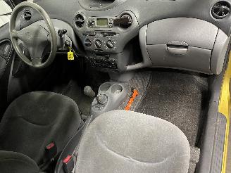Toyota Yaris Yaris (P1) Hatchback 1.3 16V VVT-i (2SZFE) [63kW]  (08-1999/11-2005) picture 11