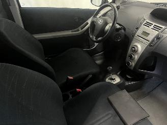 Toyota Yaris Yaris II (P9) Hatchback 1.3 16V VVT-i (2SZFE) [64kW]  (08-2005/11-2010=
) picture 12