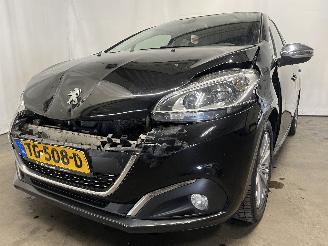 krockskadad bil auto Peugeot 208 208 I (CA/CC/CK/CL) Hatchback 1.2 Vti 12V PureTech 82 (EB2F(HMZ)) [60k=
W]  (03-2012/12-2019) 2018/7