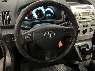 Toyota Corolla Corolla Verso (R10/11) MPV 1.6 16V VVT-i (3ZZFE) [81kW]  (04-2004/03-2=
009) picture 17