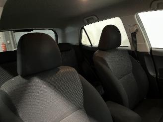 Toyota Auris Auris (E15) Hatchback 1.8 16V HSD Full Hybrid (2ZRFXE) [100kW]  (09-20=
10/09-2012) picture 26