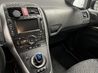 Toyota Auris Auris (E15) Hatchback 1.8 16V HSD Full Hybrid (2ZRFXE) [100kW]  (09-20=
10/09-2012) picture 32