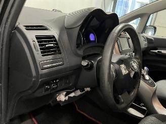 Toyota Auris Auris (E15) Hatchback 1.8 16V HSD Full Hybrid (2ZRFXE) [100kW]  (09-20=
10/09-2012) picture 34