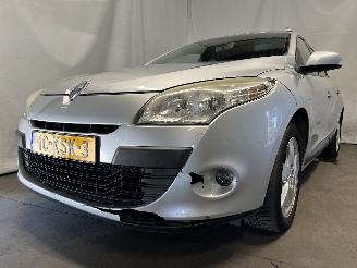 Unfallwagen Renault Mégane Megane III Grandtour (KZ) Combi 5-drs 1.6 16V (K4M-858(K4M-R8)) [81kW]=
  (05-2009/08-2015) 2010/2