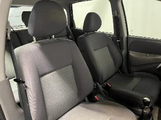Nissan Almera Almera Tino (V10M) MPV 1.8 16V (QG18DE) [85kW]  (12-2002/02-2006) picture 9