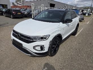 Vrakbiler auto Volkswagen T-Roc 1.5 TSI DSG    First registration 16-05-2023 2023/5