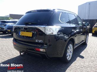 Coche accidentado Mitsubishi Outlander 2.0 PHEV Instyle 2013/12