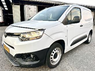 Toyota Proace City 1.5 D-4D 131pk 8-Traps aut + f1 Live - nap - camera - apple carplay + android - airco - cruise - pdc v+a picture 2