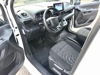 Toyota Proace City 1.5 D-4D 131pk 8-Traps aut + f1 Live - nap - camera - apple carplay + android - airco - cruise - pdc v+a picture 19