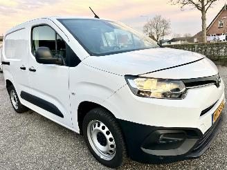 Toyota Proace City 1.5 D-4D 131pk 8-Traps aut + f1 Live - nap - camera - apple carplay + android - airco - cruise - pdc v+a picture 4