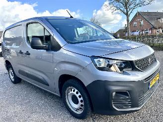 Peugeot Partner 1.5 BlueHDI 131pk 8-Traps aut + f1 Grip Long 3Pers - nap - camera - airco - carplay - 82dkm nieuw distr.riem - pdc v+a picture 4