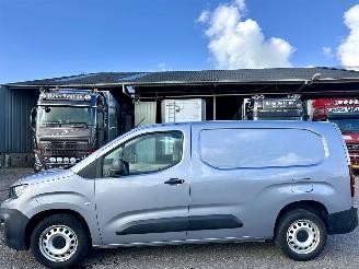 skadebil bedrijf Peugeot Partner 1.5 BlueHDI 131pk 8-Traps aut + f1 Grip Long 3Pers - nap - camera - airco - carplay - 82dkm nieuw distr.riem - pdc v+a 2019/10