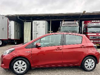 krockskadad bil auto Toyota Yaris 1.5 Full Hybrid Aspiration 2013/3