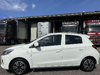 Vaurioauto  passenger cars Mitsubishi Space-star 1.0i 71pk Cool+ 5drs - nap - airco - elektr pakket - licht + regensensor - facelift - 4x nieuwe banden 2020/11