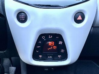 Peugeot 108 1.0 e-VTi 69pk Première CabrioTop picture 22
