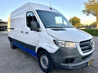 Mercedes Sprinter Gereserveerd 316 2.2 CDI 163pk 7-traps aut + f1 L2/H2 - nap - navi - camera - zwarte hemel - trekh - elektr pakket - 4x Michelin picture 4