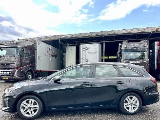 skadebil auto Kia Ceed Sportswagon 1.5 T-GDi 6-bak 160pk DynamicLine - nap - navi - camera - line assist - carplay - pdc - trekh 2021/6