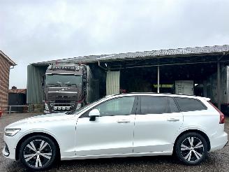 Coche accidentado Volvo V-60 2.0 B3 Momentum 2021/1