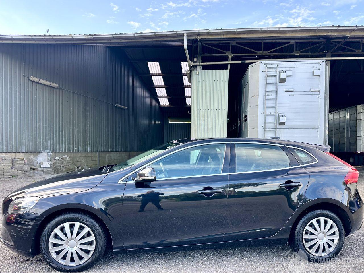 Volvo V-40 1.6 T4 179pk automaat Summum - xenon - navi - camera - keyless - front + line + side assist