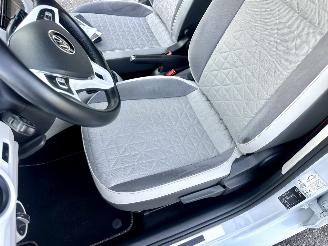 Volkswagen Up! 1.0i 65pk beats 5drs - nap - line assist - clima - cruise - pdc - privacy glass - subwoofer - licht + regensens picture 48