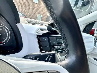 Volkswagen Up! 1.0i 65pk beats 5drs - nap - line assist - clima - cruise - pdc - privacy glass - subwoofer - licht + regensens picture 28