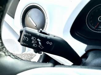 Volkswagen Up! 1.0i 65pk beats 5drs - nap - line assist - clima - cruise - pdc - privacy glass - subwoofer - licht + regensens picture 20