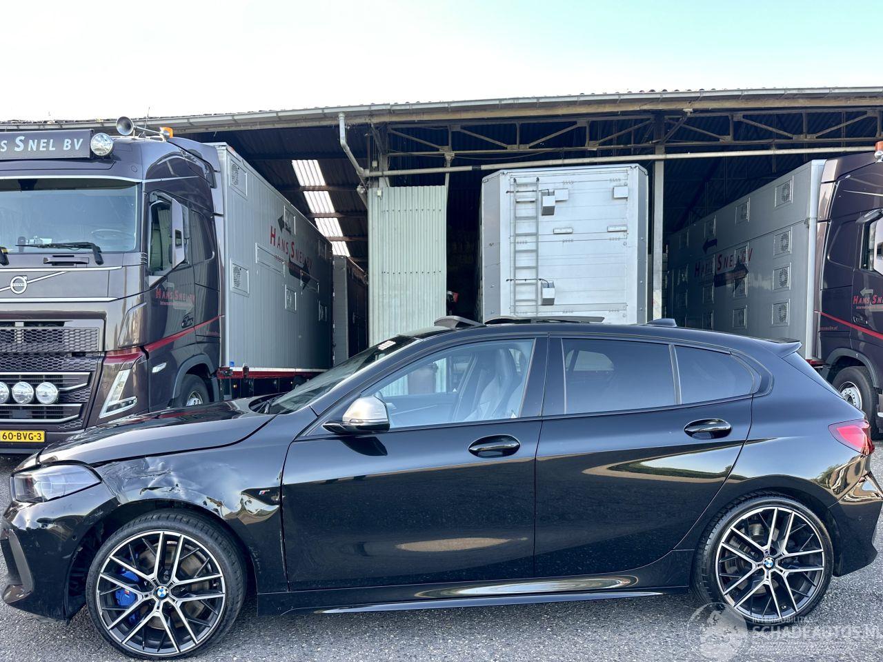 BMW 1-serie M135i xDrive 306pk aut + f1 High Exe M-Sport Performance - pano - nap - hud - harman/kardon - keyless - kuipstoelen