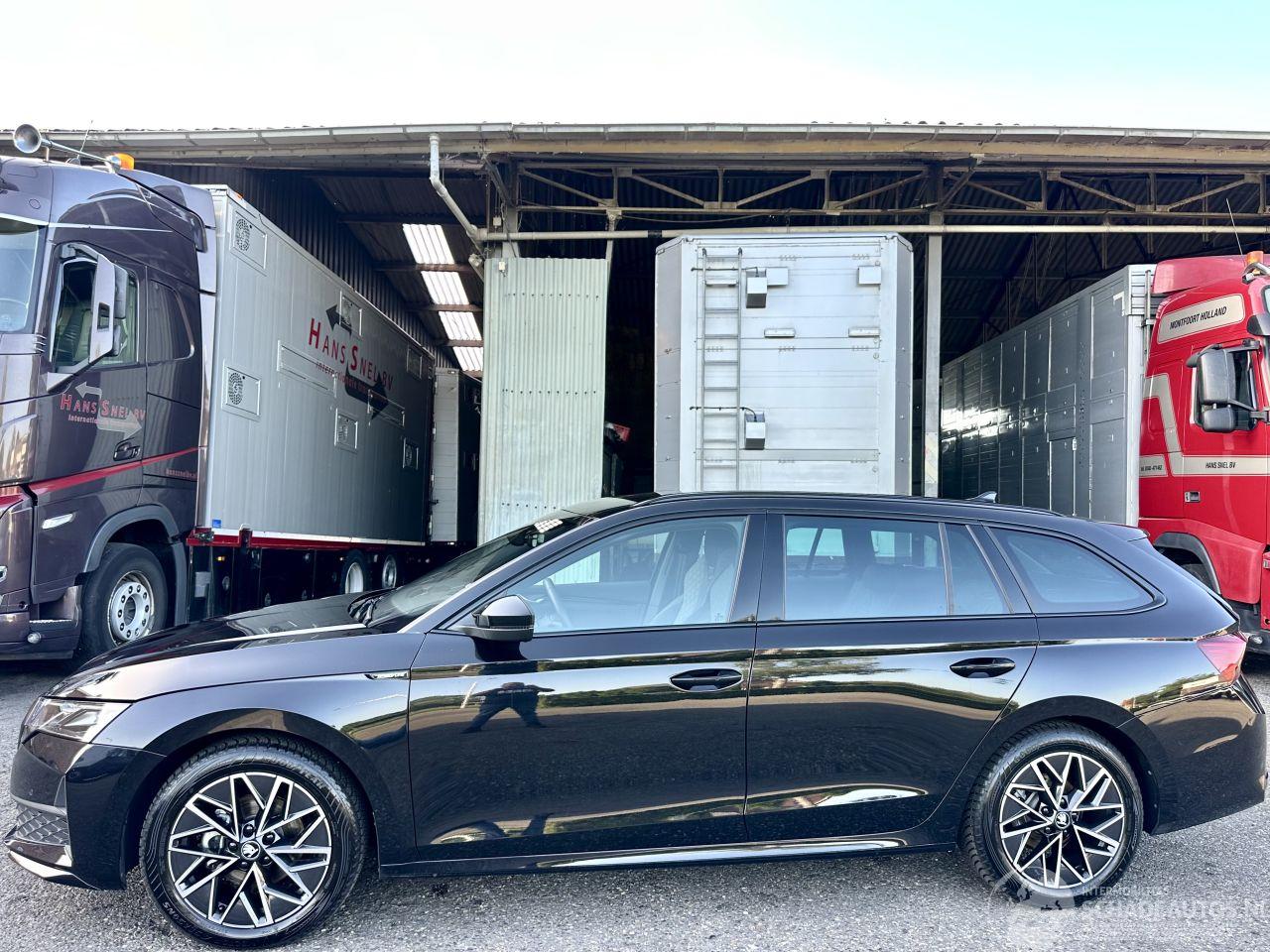 Skoda Octavia 1.5 TSI MHEV Aut + f1 Sportline - nap - 1e eig - navi - camera - inkl trekh - stuurverw - front + line + side assist