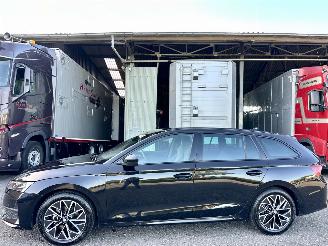 Voiture accidenté Skoda Octavia 1.5 TSI MHEV Sportline - nap - 1e eig - navi - camera - inkl trekh - stuurverw - front + line + side assist 2025/12