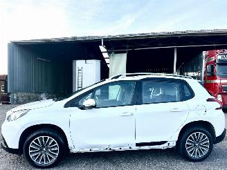 skadebil auto Peugeot 2008 1.2T 110pk PureTech Active - 96dkm nap - 1e eig - navi - clima - cruise - pdc v+a - volledig rijdbaar 2018/8
