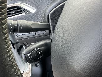 Peugeot 2008 1.2T 110pk PureTech Active - 96dkm nap - 1e eig - navi - clima - cruise - pdc v+a - volledig rijdbaar picture 45