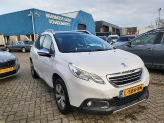skadebil auto Peugeot 2008 AUTOMAAT  1.6 VTi  Allure leer,pann,navi, rijdbaar 2015/4