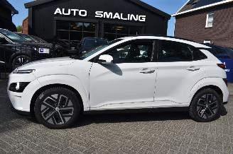 damaged passenger cars Hyundai Kona 64Kwh Comfort 204Pk  3FASE 100% SOH *Navi/Clima/Camera 2021/12
