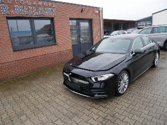 skadebil auto Mercedes A-klasse A 200 AMG ALCANTARA AUTOMAAT LED 2019/10