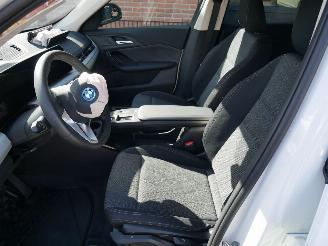 BMW iX1  picture 14